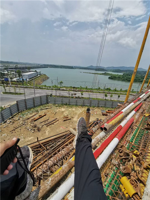 张家川作业中发生设备损坏或人员意外，责任怎么划分？